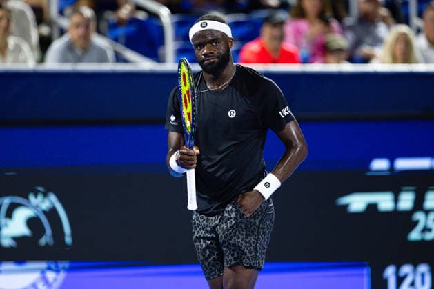 2026 Delray Beach Open - Day 5 - Learner Tien Of USA Defeats Frances Tiafoe Of USA Frances Tiafoe of the USA pumps his racket against Learner Tien of the USA during their match on Day 5 of the Delray Beach Open at the Delray Tennis Center in Delray Beach, Florida, on February 20, 2026. Delray Beach FL United States  Copyright: xMauricioxPaizx originalFilename:paiz-2026delr260220_np9Ky.jpg