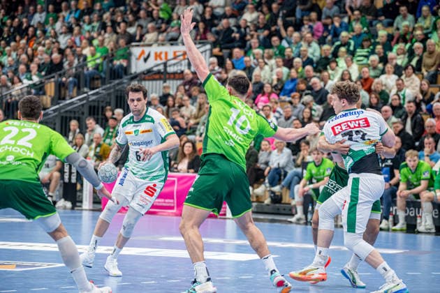 Handball Bundesliga; HSG Wetzlar - SC DHfK Leipzig, 20.02.26 Dean Bombac (SC DHfK Leipzig, 67), Josip Simic (HSG Wetzlar, 10), Tim Maximilian Hertzfeld (SC DHfK Leipzig, 72), Jona Schoch (HSG Wetzlar, 22) Handball Bundesliga; HSG Wetzlar - SC DHfK Leipzig: Wetzlar, 20.02.26 Copyright: xBEAUTIFULxSPORTS Roeczeyx