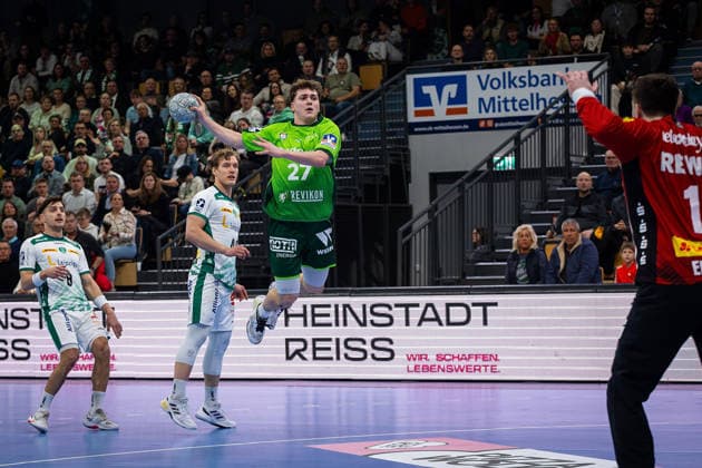 20.02.2026, xovx, Handball Daikin Handball Bundesliga, HSG Wetzlar - SC DHfK Leipzig v.l. Lucas Krzikalla (SC DHfK Leipzig), Blair Hinriksson (SC DHfK Leipzig), Phil Spandau (HSG Wetzlar), Domenico Ebner (SC DHfK Leipzig) Wetzlar Buderus-Arena Hessen Deutschland (DE)
