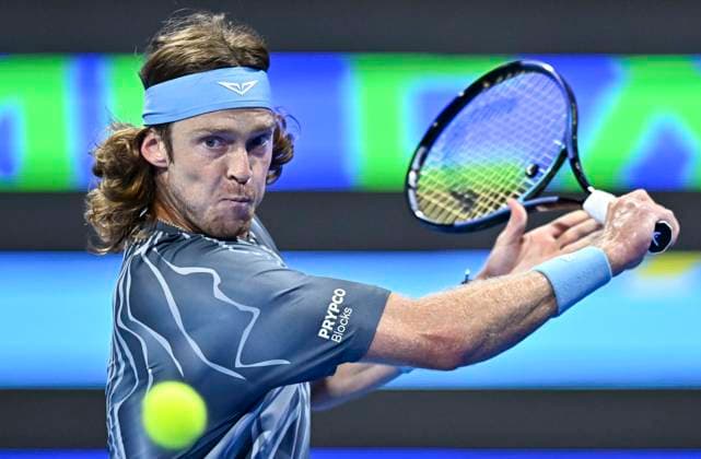 (260221) -- DOHA, Feb. 21, 2026 -- Andrey Rublev hits a return during the men s singles semi-final match between Carlos Alcaraz of Spain and Andrey Rublev of Russia at the ATP, Tennis Herren Qatar Open 2026 tennis tournament in Doha, Qatar, on Feb. 20, 2026. (Photo by Xinhua) (SP)QATAR-DOHA-TENNIS-ATP QATAR OPEN-MEN S SINGLES Nikku 