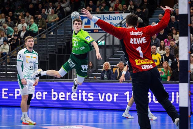 20.02.2026, xovx, Handball Daikin Handball Bundesliga, HSG Wetzlar - SC DHfK Leipzig v.l. Franz Semper (SC DHfK Leipzig), Phil Spandau (HSG Wetzlar), Domenico Ebner (SC DHfK Leipzig) Wetzlar Buderus-Arena Hessen Deutschland (DE)