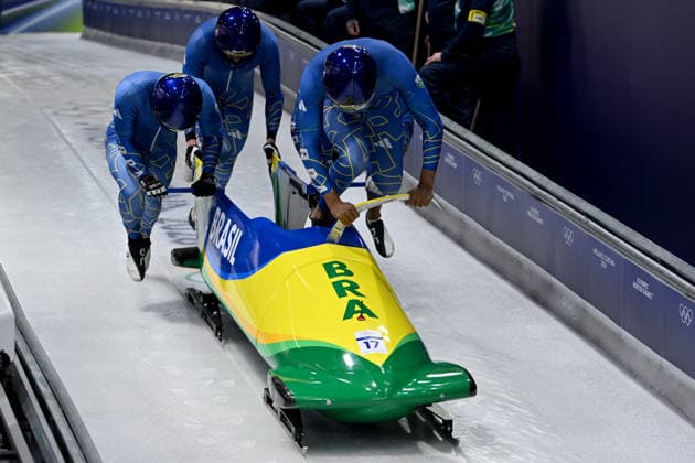 Cortina d Ampezzo, Italy, February 21th 2026. Edson Luques Bindilatti, Davidson Henrique De Souza, Rafael Souza Da Silva, Luis Bacca Goncalves of Brazil in action during the Bobsleight 4-man Heat 1 race of the Olympic Winter games, Winterspiele,Spiele, Summer games 2026 in Cortina d Ampezzo, Italy. (Photo by Igor Kupljenik Sports Press Photo)  Copyright: xIgorxKupljenikx xSPPx Sportspressphoto_SPR95320