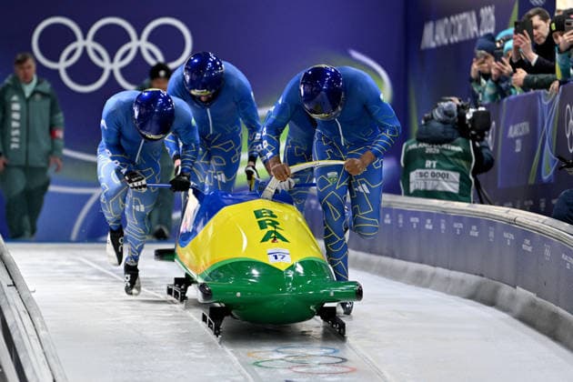 Cortina d Ampezzo, Italy, February 21th 2026. Edson Luques Bindilatti, Davidson Henrique De Souza, Rafael Souza Da Silva, Luis Bacca Goncalves of Brazil in action during the Bobsleight 4-man Heat 1 race of the Olympic Winter games, Winterspiele,Spiele, Summer games 2026 in Cortina d Ampezzo, Italy. (Photo by Igor Kupljenik Sports Press Photo)  Copyright: xIgorxKupljenikx xSPPx Sportspressphoto_SPR95322
