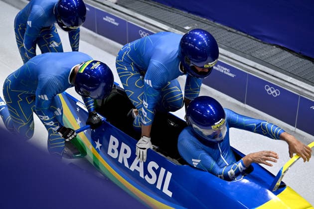 Cortina d Ampezzo, Italy, February 21th 2026. Edson Luques Bindilatti, Davidson Henrique De Souza, Rafael Souza Da Silva, Luis Bacca Goncalves of Brazil in action during the Bobsleight 4-man Heat 1 race of the Olympic Winter games, Winterspiele,Spiele, Summer games 2026 in Cortina d Ampezzo, Italy. (Photo by Igor Kupljenik Sports Press Photo)  Copyright: xIgorxKupljenikx xSPPx Sportspressphoto_SPR95323