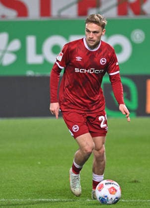 20.02.2026 - Fussball - Saison 2025 2026 - 2. Fussball - Bundesliga - 23. Spieltag: SpVgg Greuther Fürth ( Kleeblatt SGF ) - DSC Arminia Bielefeld - Sportfoto Zink MeZi - xmexzix - DFL regulations prohibit any use of photographs as image sequences and or quasi-video - only for editorial use - Tim Handwerker (29, Arminia Bielefeld ) Freisteller Einzelbild