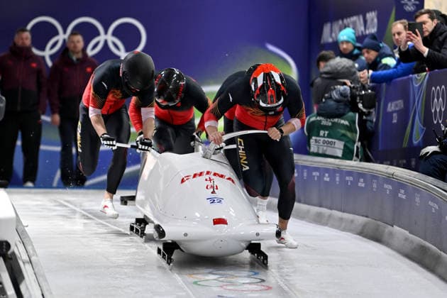 Cortina d Ampezzo, Italy, February 21th 2026. Chunjian Li, Maoyuan Jiang, Jielong Ye, Yunda Ding of China in action during the Bobsleight 4-man Heat 1 race of the Olympic Winter games, Winterspiele,Spiele, Summer games 2026 in Cortina d Ampezzo, Italy. (Photo by Igor Kupljenik Sports Press Photo)  Copyright: xIgorxKupljenikx xSPPx Sportspressphoto_SPR95343
