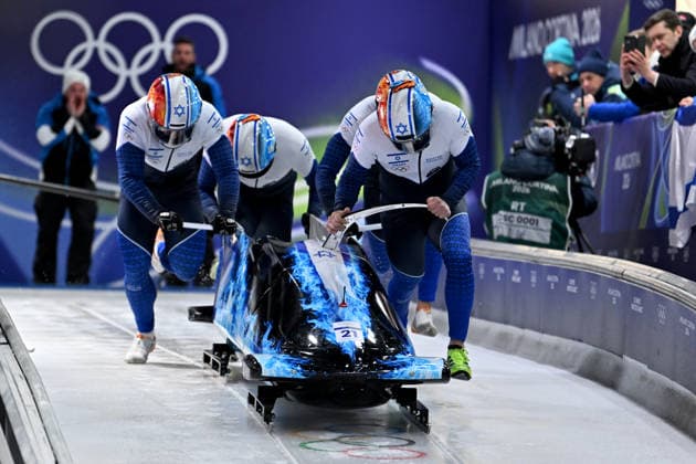 Cortina d Ampezzo, Italy, February 21th 2026. Adam Edelman, Menachem Chen, Uri Zisman, Omer Katz of Israel in action during the Bobsleight 4-man Heat 1 race of the Olympic Winter games, Winterspiele,Spiele, Summer games 2026 in Cortina d Ampezzo, Italy. (Photo by Igor Kupljenik Sports Press Photo)  Copyright: xIgorxKupljenikx xSPPx Sportspressphoto_SPR95346