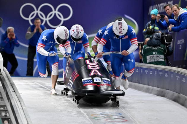 Cortina d Ampezzo, Italy, February 21th 2026. Frankie Duca, Boone Niederhofer, Bryan Sosoo, Joshua Williamson of United States of America in action during the Bobsleight 4-man Heat 1 race of the Olympic Winter games, Winterspiele,Spiele, Summer games 2026 in Cortina d Ampezzo, Italy. (Photo by Igor Kupljenik Sports Press Photo)  Copyright: xIgorxKupljenikx xSPPx Sportspressphoto_SPR95349