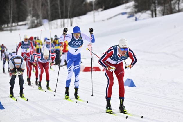 VAL DI FIEMME, ITALIEN 20260221 Martin Lowstrom Nyenget, Norge och Iivo Niskanen, Finland, i femmilen för herrar pa Tesero längdskidstadion under vinter-OS i Val di Fiemme, Italien. *** Bilden ingar i SPORTPAKET. För övriga BETALBILD *** VAL DI FIEMME ITALIEN x10430x *** VAL DI FIEMME, ITALY 20260221 Martin Lowstrom Nyenget, Norway and Iivo Niskanen, Finland, in the mens five-mile race at the Tesero cross-country stadium during the Winter Olympics in Val di Fiemme, Italy Picture in SPORT PACKAGE For others PAY PICTURE VAL DI FIEMME ITALY x10430x  Copyright: xChristinexOlsson TTx OS 2026 SKIDOR FEMMILEN HERRAR