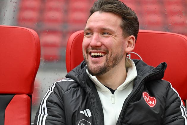 21.02.2026 - Fussball - Saison 2025 2026 - 1. Google Pixel Frauen Bundesliga - 19. Spieltag: 1. FC Nürnberg FCN ( Club Clubfrauen ) - FC Carl Zeiss Jena - Sportfoto Zink - xwoxzix - Thomas Oostendorp ( Trainer 1. FC Nürnberg FCN ) happy Jubel Freude