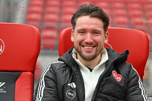 21.02.2026 - Fussball - Saison 2025 2026 - 1. Google Pixel Frauen Bundesliga - 19. Spieltag: 1. FC Nürnberg FCN ( Club Clubfrauen ) - FC Carl Zeiss Jena - Sportfoto Zink - xwoxzix - Thomas Oostendorp ( Trainer 1. FC Nürnberg FCN ) happy Jubel Freude
