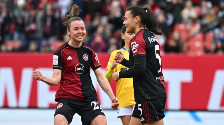 21.02.2026 - Fussball - Saison 2025 2026 - 1. Google Pixel Frauen Bundesliga - 19. Spieltag: 1. FC Nürnberg FCN ( Club Clubfrauen ) - FC Carl Zeiss Jena - Sportfoto Zink - xwoxzix - Torjubel Jubel Freude nach Treffer Tor Torschuß zum 1:0 durch Clara Fröhlich Froehlich (5, 1. FC Nürnberg FCN ) - Julia Pollak (22, 1. FC Nürnberg FCN ) Clara Fröhlich Froehlich (5, 1. FC Nürnberg FCN )