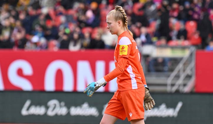 21.02.2026 - Fussball - Saison 2025 2026 - 1. Google Pixel Frauen Bundesliga - 19. Spieltag: 1. FC Nürnberg FCN ( Club Clubfrauen ) - FC Carl Zeiss Jena - Sportfoto Zink - xwoxzix - Jasmin Janning (1, FC Carl Zeiss Jena ) enttäuscht Enttäuschung