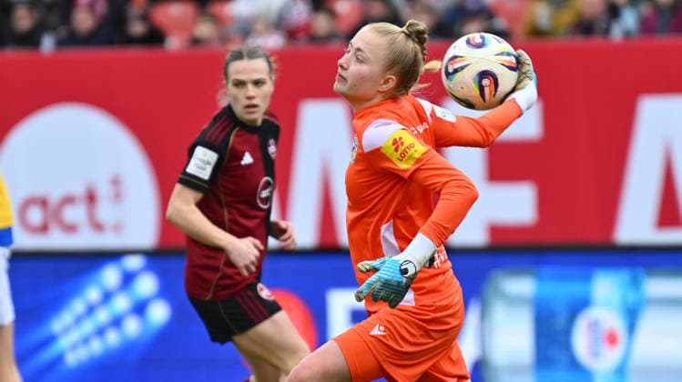 21.02.2026 - Fussball - Saison 2025 2026 - 1. Google Pixel Frauen Bundesliga - 19. Spieltag: 1. FC Nürnberg FCN ( Club Clubfrauen ) - FC Carl Zeiss Jena - Sportfoto Zink - xwoxzix - Jasmin Janning (1, FC Carl Zeiss Jena )