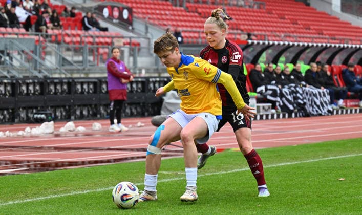 21.02.2026 - Fussball - Saison 2025 2026 - 1. Google Pixel Frauen Bundesliga - 19. Spieltag: 1. FC Nürnberg FCN ( Club Clubfrauen ) - FC Carl Zeiss Jena - Sportfoto Zink - xwoxzix - Gwen Gwendolyn Mummert (27, FC Carl Zeiss Jena ) Franziska Mai (18, 1. FC Nürnberg FCN )