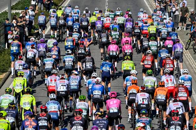 Volta Algarve 2026 Stage 4 LAGOS, PORTUGAL - FEBRUARY 21 : Illustration picture of the peloton during stage 4 of the 52th edition of Volta Algarve an UCI ProSeries 2.Pro cycling road race stage for Men Elite of 175.1 km with start in Albufeira and finish in Lagos on February 21, 2026 in Lagos, Portugal, 21 02 2026 ( Motordriver Guy De Vuyst - Lagos Portugal  Copyright: xNicoxVereeckenx
