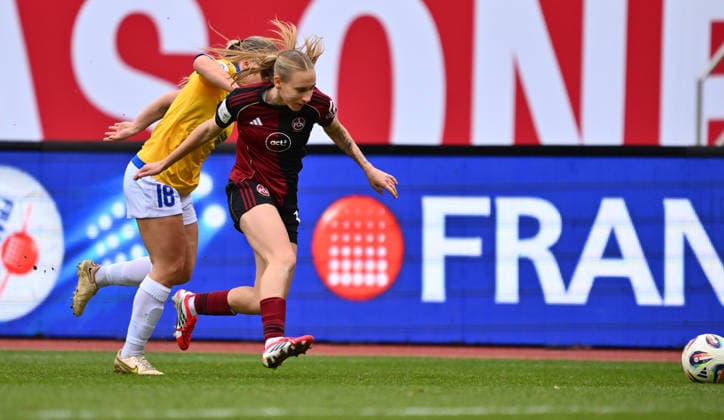 21.02.2026 - Fussball - Saison 2025 2026 - 1. Google Pixel Frauen Bundesliga - 19. Spieltag: 1. FC Nürnberg FCN ( Club Clubfrauen ) - FC Carl Zeiss Jena - Sportfoto Zink - xwoxzix - Lara Schenk (18, FC Carl Zeiss Jena ) Emöke Emoeke Papai (15, 1. FC Nürnberg FCN )