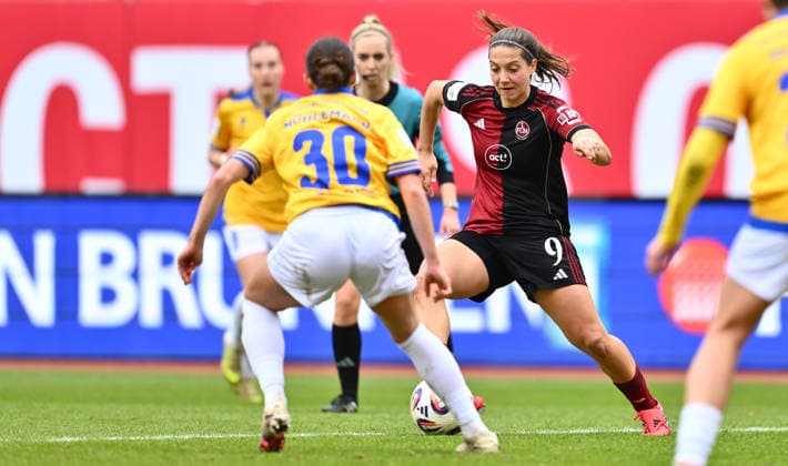 21.02.2026 - Fussball - Saison 2025 2026 - 1. Google Pixel Frauen Bundesliga - 19. Spieltag: 1. FC Nürnberg FCN ( Club Clubfrauen ) - FC Carl Zeiss Jena - Sportfoto Zink - xwoxzix - Elena Mühlemann (30, FC Carl Zeiss Jena ) Laura Miller (9, 1. FC Nürnberg FCN )