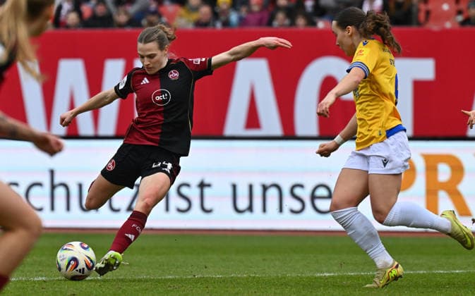 21.02.2026 - Fussball - Saison 2025 2026 - 1. Google Pixel Frauen Bundesliga - 19. Spieltag: 1. FC Nürnberg FCN ( Club Clubfrauen ) - FC Carl Zeiss Jena - Sportfoto Zink - xwoxzix - Nastassja Lein (24, 1. FC Nürnberg FCN ) Felicia Sträßer (8, FC Carl Zeiss Jena )