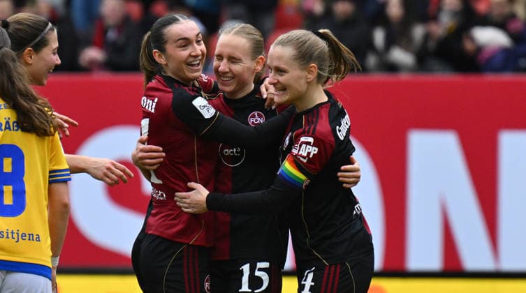 21.02.2026 - Fussball - Saison 2025 2026 - 1. Google Pixel Frauen Bundesliga - 19. Spieltag: 1. FC Nürnberg FCN ( Club Clubfrauen ) - FC Carl Zeiss Jena - Sportfoto Zink - xwoxzix - Torjubel Jubel Freude nach Treffer Tor Torschuß zum 3:0 durch Emöke Emoeke Papai (15, 1. FC Nürnberg FCN ) - Lara Meroni (11, 1. FC Nürnberg FCN ) Emöke Emoeke Papai (15, 1. FC Nürnberg FCN ) Luisa Guttenberger (4, 1. FC Nürnberg FCN )ä