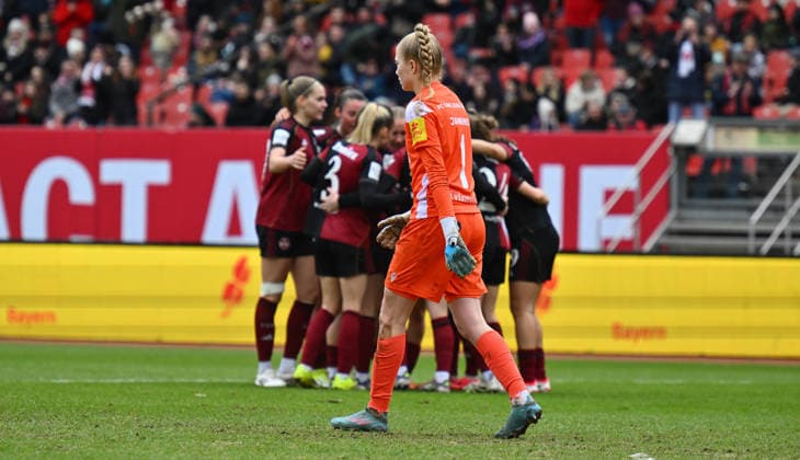 21.02.2026 - Fussball - Saison 2025 2026 - 1. Google Pixel Frauen Bundesliga - 19. Spieltag: 1. FC Nürnberg FCN ( Club Clubfrauen ) - FC Carl Zeiss Jena - Sportfoto Zink - xwoxzix - Jasmin Janning (1, FC Carl Zeiss Jena ) enttäuscht Enttäuschung - hinten Torjubel Jubel Freude nach Treffer Tor Torschuß zum 3:0 durch Emöke Emoeke Papai (15, 1. FC Nürnberg FCN ) -