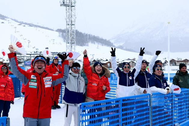 Livigno, Italien 21. Februar 2026: Ski Freestyle Ski Cross Männer - Olympia 2026 Im Bild: Fans aus Japan an der Strecke. Snow Park *** Livigno, Italy February 21, 2026 Ski Freestyle Ski Cross Men Olympia 2026 In the picture fans from Japan at the course Snow Park Copyright: xFotostandx xHettichx