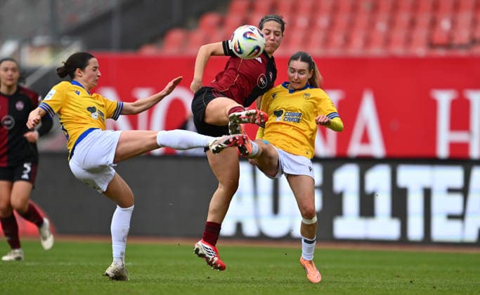 21.02.2026 - Fussball - Saison 2025 2026 - 1. Google Pixel Frauen Bundesliga - 19. Spieltag: 1. FC Nürnberg FCN ( Club Clubfrauen ) - FC Carl Zeiss Jena - Sportfoto Zink - xwoxzix - Merza Merca Julevic (10, FC Carl Zeiss Jena ) Laura Miller (9, 1. FC Nürnberg FCN ) Elena Mühlemann (30, FC Carl Zeiss Jena )