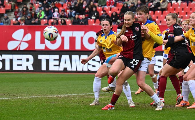 21.02.2026 - Fussball - Saison 2025 2026 - 1. Google Pixel Frauen Bundesliga - 19. Spieltag: 1. FC Nürnberg FCN ( Club Clubfrauen ) - FC Carl Zeiss Jena - Sportfoto Zink - xwoxzix - Emöke Emoeke Papai (15, 1. FC Nürnberg FCN ) Gwen Gwendolyn Mummert (27, FC Carl Zeiss Jena )