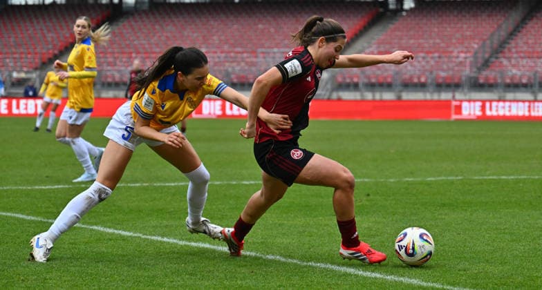 21.02.2026 - Fussball - Saison 2025 2026 - 1. Google Pixel Frauen Bundesliga - 19. Spieltag: 1. FC Nürnberg FCN ( Club Clubfrauen ) - FC Carl Zeiss Jena - Sportfoto Zink - xwoxzix - Suya Haering (5, FC Carl Zeiss Jena ) Laura Miller (9, 1. FC Nürnberg FCN )