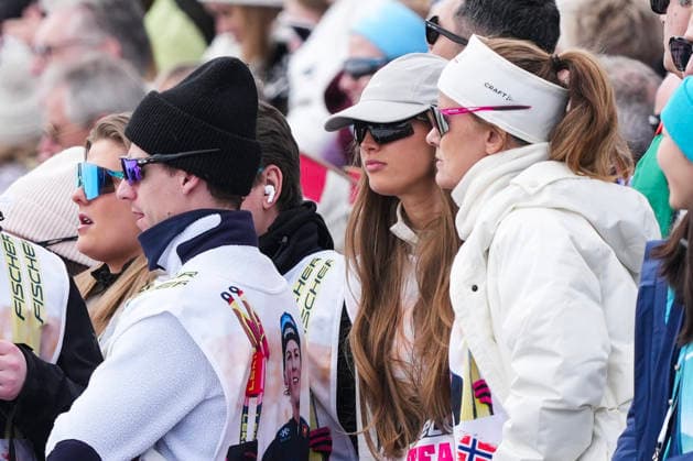 Winter Olympics in Milan Cortina 2026 Val di Fiemme, Italy 20260221. Johannes Hosflot Klaebo s girlfriend, Pernille Dosvik and her mother Elisabeth Hosflot Klaebounder cross-country skiing 50 km Classic men Tesero CC-Stadium during the Winter Olympics in Milano Cortina 2026. Photo: Lise Aserud NTB Val di Fiemme Italy EDITORIAL USE ONLY. RESTRICTED USE FOR BETTING COMPANIES Ref:_SPOL-Z2jtYNnuE.jpg *** Winter Olympics in Milan Cortina 2026 Val di Fiemme, Italy 20260221 Johannes Hosflot Klaebo s girlfriend, Pernille Dosvik and her mother Elisabeth Hosflot Klaebounder cross country skiing 50 km Classic men Tesero CC Stadium during the Winter Olympics in Milano Cortina 2026 Photo Lise Aserud NTB Val di Fiemme Italy EDITORIAL USE ONLY RESTRICTED USE FOR BETTING COMPANIES  Copyright: xLisexAserudxx xNTBx