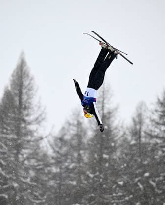 (260221) -- LIVIGNO, Feb. 21, 2026 -- Li Tianma of China competes during the freestyle skiing mixed team aerials final 2 at the Milan-Cortina 2026 Olympic Winter games, Winterspiele,Spiele, Summer games in Livigno, Italy, Feb. 21, 2026. ) (MICO2026)ITALY-LIVIGNO-OLYMPIC WINTER GAMES-FREESTYLE SKIING-MIXED TEAM AERIALS-FINAL ZhangxHongxiang 