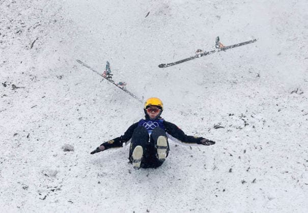 (260221) -- LIVIGNO, Feb. 21, 2026 -- Li Tianma of China falls onto the snow during the freestyle skiing mixed team aerials final 2 at the Milan-Cortina 2026 Olympic Winter games, Winterspiele,Spiele, Summer games in Livigno, Italy, Feb. 21, 2026. ) (MICO2026)ITALY-LIVIGNO-OLYMPIC WINTER GAMES-FREESTYLE SKIING-MIXED TEAM AERIALS-FINAL WangxPeng 