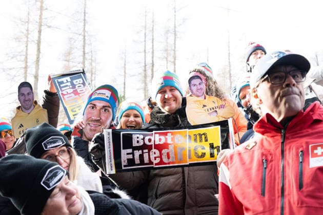 Deutsche Fans beim Viererbob der Männer bei den Olympischen Winterspielen Milano Cortina 2026 im Cortina Sliding Centre, Cortina dAmpezzo, Italien, am 21. Februar 2026. compete in the Mens Four-Man bobsleigh event at the Olympic Winter games, Winterspiele,Spiele, Summer games Milano Cortina 2026 at the Cortina Sliding Centre, Cortina dAmpezzo, Italy, on February 21, 2026. *** German fans at the Mens Four Man bobsleigh event at the Olympic Winter Games Milano Cortina 2026 at the Cortina Sliding Centre, Cortina dAmpezzo, Italy, on February 21, 2026 compete in the Mens Four Man bobsleigh event at the Olympic Winter Games Milano Cortina 2026 at the Cortina Sliding Centre, Cortina dAmpezzo, Italy, on February 21, 2026 Copyright: HMBxMedia MarcxNiemeyer