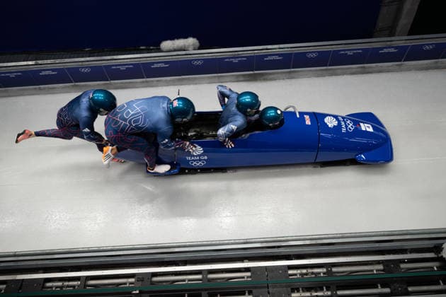 GBR – Brad Hall, Greg Cackett, Leon Greenwood, Taylor Lawrence, Viererbob der Männer bei den Olympischen Winterspielen Milano Cortina 2026 im Cortina Sliding Centre, Cortina dAmpezzo, Italien, am 21. Februar 2026. compete in the Mens Four-Man bobsleigh event at the Olympic Winter games, Winterspiele,Spiele, Summer games Milano Cortina 2026 at the Cortina Sliding Centre, Cortina dAmpezzo, Italy, on February 21, 2026. *** GBR - Brad Hall, Greg Cackett, Leon Greenwood, Taylor Lawrence, Mens Four Man bobsleigh at the Olympic Winter Games Milano Cortina 2026 at the Cortina Sliding Centre, Cortina dAmpezzo, Italy, on February 21, 2026 compete in the Mens Four Man bobsleigh event at the Olympic Winter Games Milano Cortina 2026 at the Cortina Sliding Centre, Cortina dAmpezzo, Italy, on February 21, 2026 Copyright: HMBxMedia MarcxNiemeyer