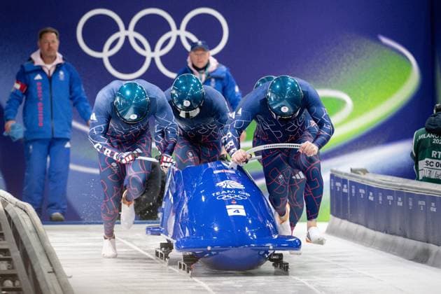 GBR – Brad Hall, Greg Cackett, Leon Greenwood, Taylor Lawrence, Viererbob der Männer bei den Olympischen Winterspielen Milano Cortina 2026 im Cortina Sliding Centre, Cortina dAmpezzo, Italien, am 21. Februar 2026. compete in the Mens Four-Man bobsleigh event at the Olympic Winter games, Winterspiele,Spiele, Summer games Milano Cortina 2026 at the Cortina Sliding Centre, Cortina dAmpezzo, Italy, on February 21, 2026. *** GBR - Brad Hall, Greg Cackett, Leon Greenwood, Taylor Lawrence, Mens Four Man bobsleigh at the Olympic Winter Games Milano Cortina 2026 at the Cortina Sliding Centre, Cortina dAmpezzo, Italy, on February 21, 2026 compete in the Mens Four Man bobsleigh event at the Olympic Winter Games Milano Cortina 2026 at the Cortina Sliding Centre, Cortina dAmpezzo, Italy, on February 21, 2026 Copyright: HMBxMedia MarcxNiemeyer