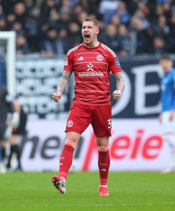 21.02.2026, Fussball 2. Bundesliga, SV Darmstadt 98 - Fortuna Düsseldorf, emonline, emspor, despor, v.l., Torjubel zum 1:0 durch Fraser Hornby (SV Darmstadt 98), Goal celebration, celebrate the goal, Isac Lidberg (SV Darmstadt 98) DFL DFB REGULATIONS PROHIBIT ANY USE OF PHOTOGRAPHS AS IMAGE SEQUENCES AND OR QUASI-VIDEO. xdcx