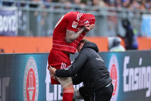 21.02.2026, Fussball 2. Bundesliga, SV Darmstadt 98 - Fortuna Düsseldorf, emonline, emspor, despor, v.l., Jordy de Wijs (Fortuna Düsseldorf) muss verletzt behandelt werden DFL DFB REGULATIONS PROHIBIT ANY USE OF PHOTOGRAPHS AS IMAGE SEQUENCES AND OR QUASI-VIDEO. xdcx