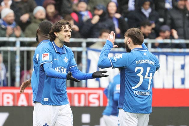 21.02.2026, xtvx, Fussball 2.Bundesliga, SV Darmstadt 98 - Fortuna Duesseldorf v.l. Goal scored, Tor zum 1:0 Fraser Hornby (SV Darmstadt 98) Torjubel, Goal celebration, celebrate the goal, celebrates scoring Fraser Hornby (SV Darmstadt 98) Killian Corredor (SV Darmstadt 98) (DFL DFB REGULATIONS PROHIBIT ANY USE OF PHOTOGRAPHS as IMAGE SEQUENCES and or QUASI-VIDEO) Darmstadt
