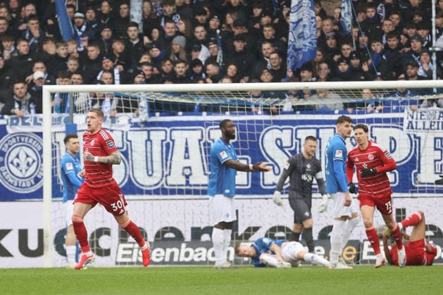 21.02.2026, xtvx, Fussball 2.Bundesliga, SV Darmstadt 98 - Fortuna Duesseldorf v.l. Goal scored, Tor zum 1:21< Torwart Alexander Brunst (SV Darmstadt 98) Torjubel, Goal celebration, celebrate the goal, celebrates scoring (DFL DFB REGULATIONS PROHIBIT ANY USE OF PHOTOGRAPHS as IMAGE SEQUENCES and or QUASI-VIDEO) Darmstadt