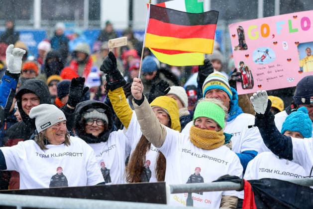 Livigno, Italien 21. Februar 2026: Ski Freestyle Ski Cross Männer - Olympia 2026 Im Bild: Fans aus Deutschland an der Strecke beim Ski Cross, Snow Park *** Livigno, Italy February 21, 2026 Ski Freestyle Ski Cross Men Olympia 2026 In the picture fans from Germany on the course at the Ski Cross, Snow Park Copyright: xFotostandx xHettichx
