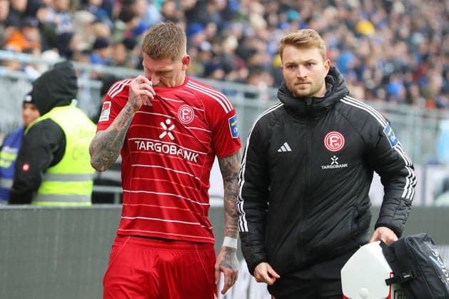 21.02.2026, xtvx, Fussball 2.Bundesliga, SV Darmstadt 98 - Fortuna Duesseldorf v.l. Verletzung Jordy de Wijs (Fortuna Duesseldorf) (DFL DFB REGULATIONS PROHIBIT ANY USE OF PHOTOGRAPHS as IMAGE SEQUENCES and or QUASI-VIDEO) Darmstadt