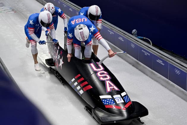 Cortina d Ampezzo, Italy, February 21th 2026. Frankie Duca, Boone Niederhofer, Bryan Sosoo, Joshua Williamson of United States of America in action during the Bobsleight 4-man Heat 1 race of the Olympic Winter games, Winterspiele,Spiele, Summer games 2026 in Cortina d Ampezzo, Italy. (Photo by Igor Kupljenik Sports Press Photo)  Copyright: xIgorxKupljenikx xSPPx Sportspressphoto_SPR95491