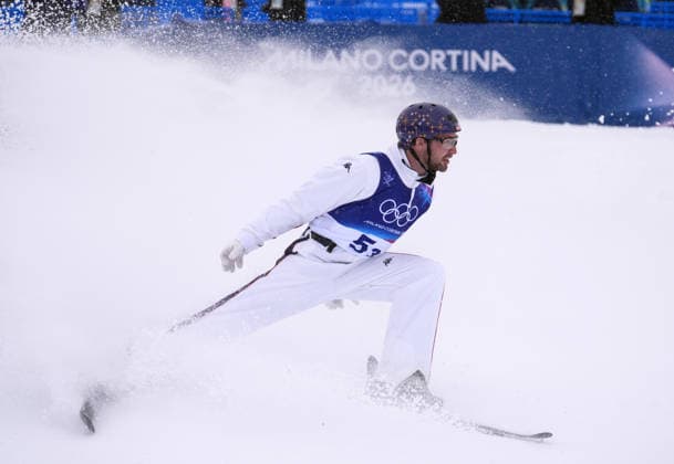 (260221) -- LIVIGNO, Feb. 21, 2026 -- Christopher Lillis of the United States reacts during the freestyle skiing mixed team aerials final 2 at the Milan-Cortina 2026 Olympic Winter games, Winterspiele,Spiele, Summer games in Livigno, Italy, Feb. 21, 2026. ) (MICO2026)ITALY-LIVIGNO-OLYMPIC WINTER GAMES-FREESTYLE SKIING-MIXED TEAM AERIALS-FINAL HuxChao 