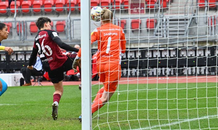 21.02.2026 - Fussball - Saison 2025 2026 - 1. Google Pixel Frauen Bundesliga - 19. Spieltag: 1. FC Nürnberg FCN ( Club Clubfrauen ) - FC Carl Zeiss Jena - Sportfoto Zink - xwoxzix - Aneta Polaskova (26, 1. FC Nürnberg FCN ) erzielt Treffer Tor Torschuß zum 5:0 gegen Jasmin Janning (1, FC Carl Zeiss Jena )