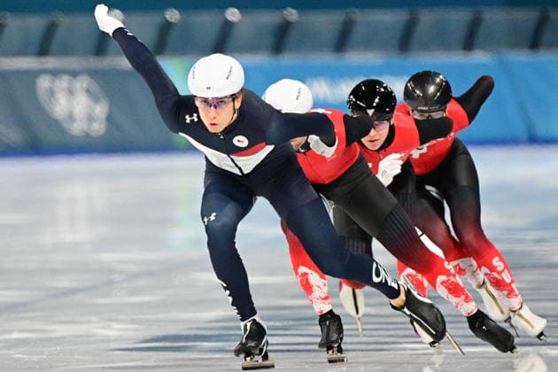 XXV Winter Olympic Games, Olympische Spiele, Olympia, OS in Milan, Italy, on February 21, 2026. Speed skating, Eisschnelllauf Men s Mass Start, semifinals. Metodej Jilek from Czech Republic, front, prepares before the race. (CTKxPhoto MichalxKamaryt) CTKPhotoP2026022102785  CTKPhotoP2026022102785