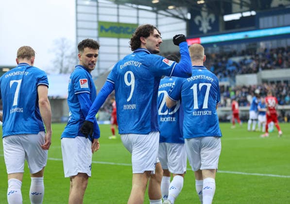 21.02.2026, Fussball 2. Bundesliga, SV Darmstadt 98 - Fortuna Düsseldorf, emonline, emspor, despor, v.l., Torjubel zum 1:0 durch Fraser Hornby (SV Darmstadt 98), Goal celebration, celebrate the goal DFL DFB REGULATIONS PROHIBIT ANY USE OF PHOTOGRAPHS AS IMAGE SEQUENCES AND OR QUASI-VIDEO. xdcx