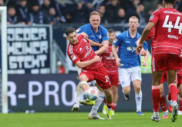 21.02.2026, Fussball 2. Bundesliga, SV Darmstadt 98 - Fortuna Düsseldorf, emonline, emspor, despor, v.l., Florent Muslija (Fortuna Düsseldorf), Isac Lidberg (SV Darmstadt 98) DFL DFB REGULATIONS PROHIBIT ANY USE OF PHOTOGRAPHS AS IMAGE SEQUENCES AND OR QUASI-VIDEO. xdcx
