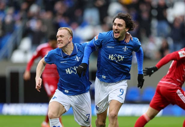 21.02.2026, Fussball 2. Bundesliga, SV Darmstadt 98 - Fortuna Düsseldorf, emonline, emspor, despor, v.l., Torjubel zum 1:0 durch Fraser Hornby (SV Darmstadt 98), Goal celebration, celebrate the goal, Isac Lidberg (SV Darmstadt 98) DFL DFB REGULATIONS PROHIBIT ANY USE OF PHOTOGRAPHS AS IMAGE SEQUENCES AND OR QUASI-VIDEO. xdcx