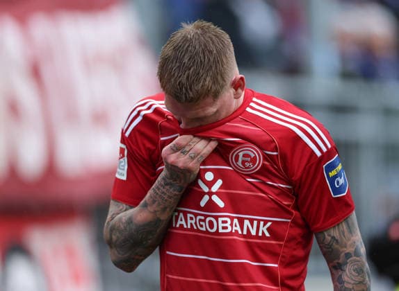21.02.2026, Fussball 2. Bundesliga, SV Darmstadt 98 - Fortuna Düsseldorf, emonline, emspor, despor, v.l., Jordy de Wijs (Fortuna Düsseldorf) enttaeuscht, enttaeuscht schauend, dissapointed, traurig, frustiert, frust, gefrustet, frustrated DFL DFB REGULATIONS PROHIBIT ANY USE OF PHOTOGRAPHS AS IMAGE SEQUENCES AND OR QUASI-VIDEO. xdcx