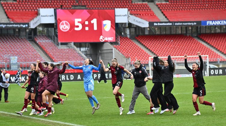 21.02.2026 - Fussball - Saison 2025 2026 - 1. Google Pixel Frauen Bundesliga - 19. Spieltag: 1. FC Nürnberg FCN ( Club Clubfrauen ) - FC Carl Zeiss Jena - Sportfoto Zink - xwoxzix - Mannschaft Team FCN - Jubel Freude nach Spielende